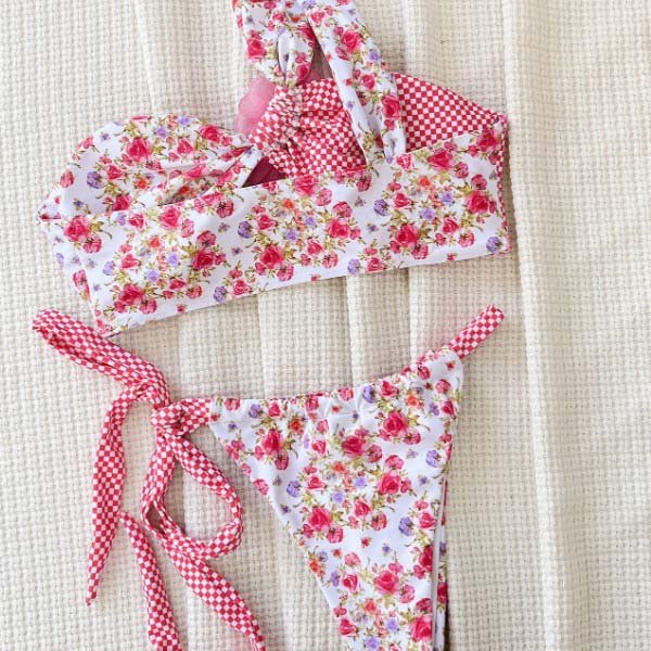 YY6120.jpgB 3D Flower Beachwear Bathing Suits